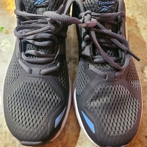 ladies reebok sneaker size 6.5